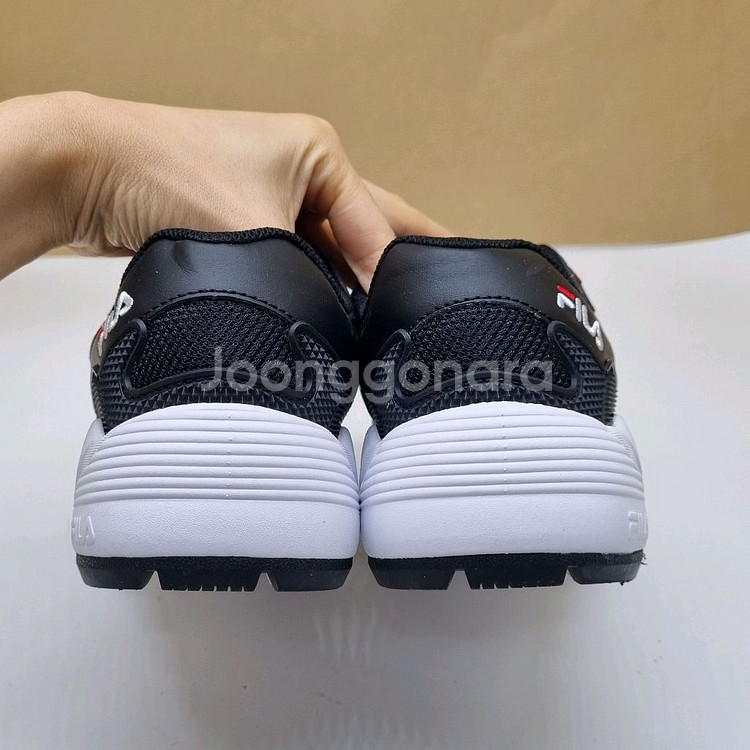 휠라 볼트 여성운동화235--2