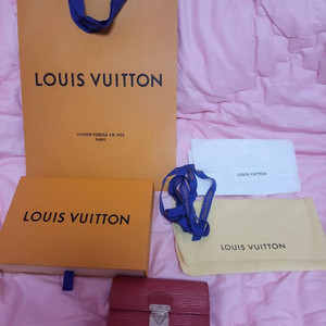 정품)급처미사용새상품!루이비통 에삐레더코알라중반지갑월렛