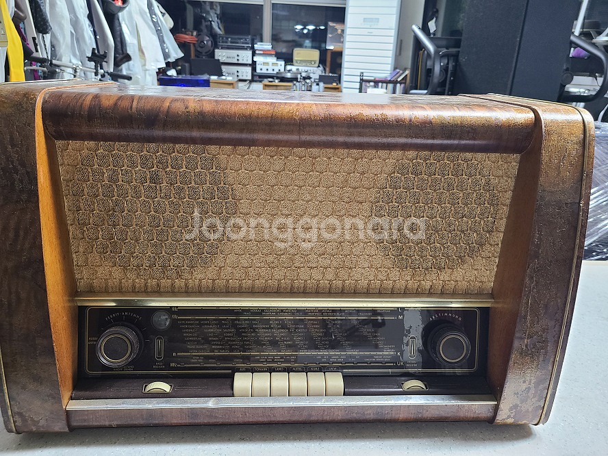 그라츠의 명기 필드 진공관 라디오 162w 팝니다--2