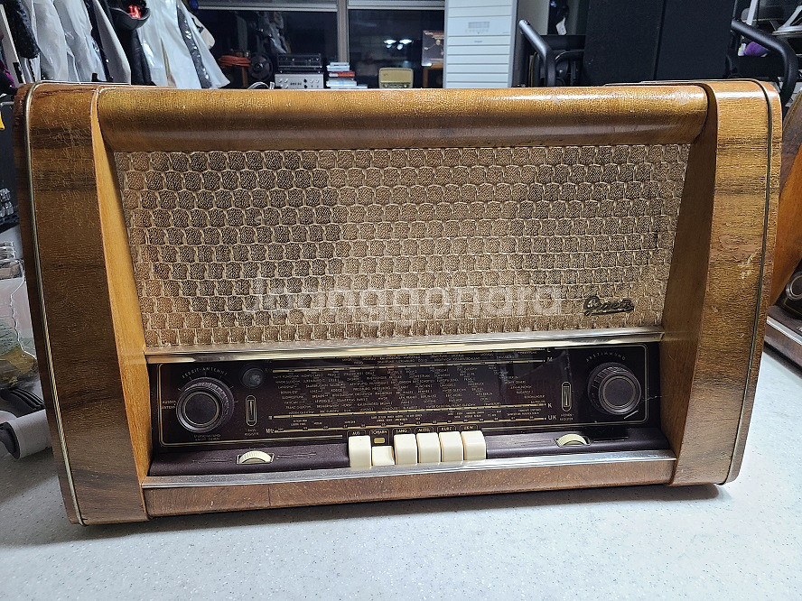 그라츠의 명기 필드 진공관 라디오 162w 팝니다--0