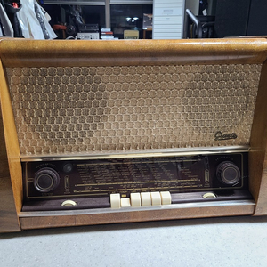 그라츠의 명기 필드 진공관 라디오 162w 팝니다