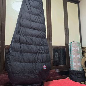 베이스 시베리안쉴드 1300 동계 침낭 판매합니다.