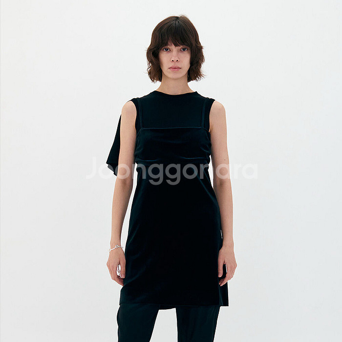 [M] 로우클래식 언발란스 슬리브 니트 블랙--0