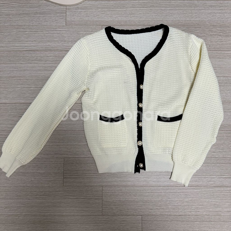 아이보리 배색 진주 가디건--0