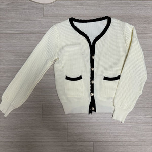 아이보리 배색 진주 가디건