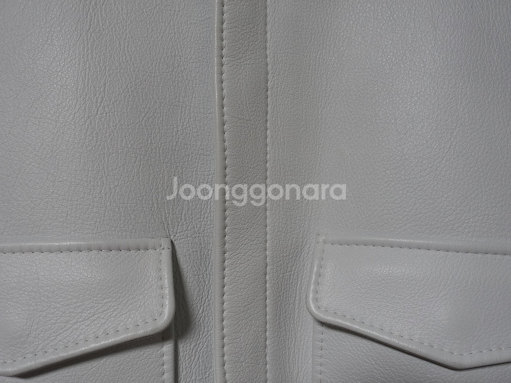 발렌시아가 런웨이 화이트 가죽 봄버 자켓--1