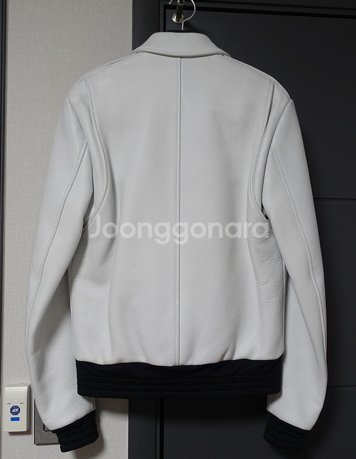발렌시아가 런웨이 화이트 가죽 봄버 자켓--2