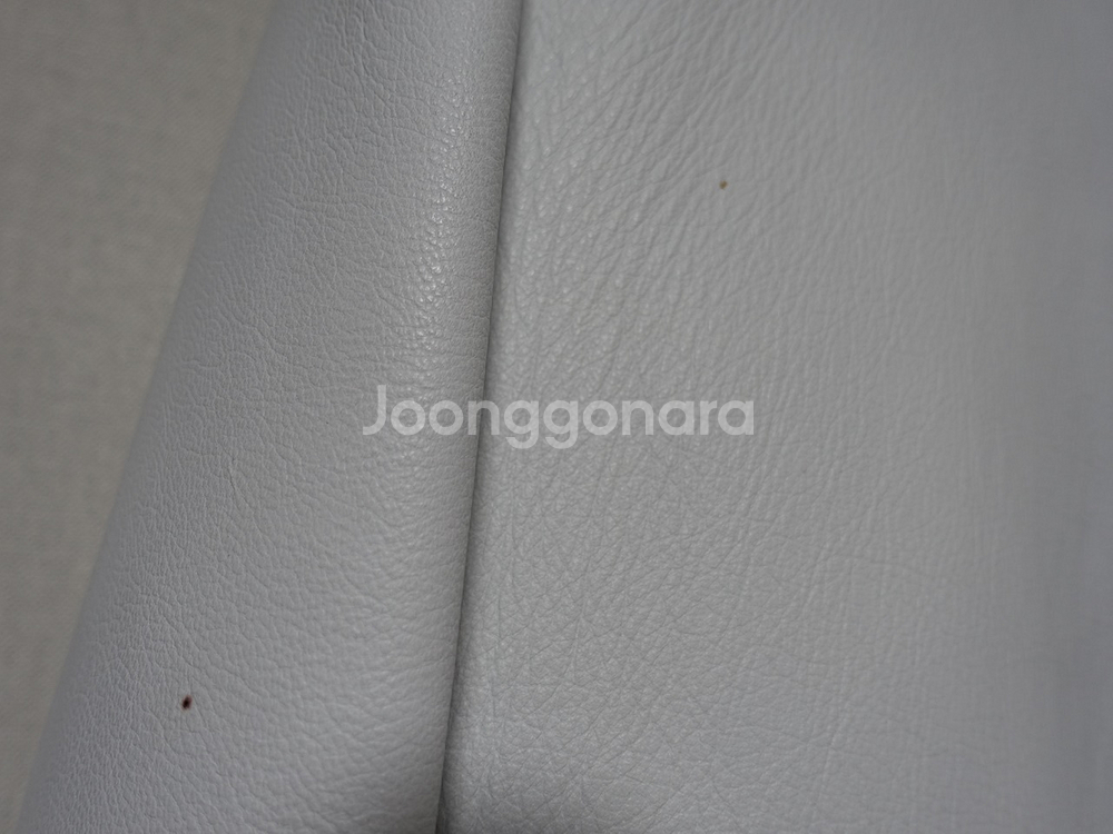 발렌시아가 런웨이 화이트 가죽 봄버 자켓--3