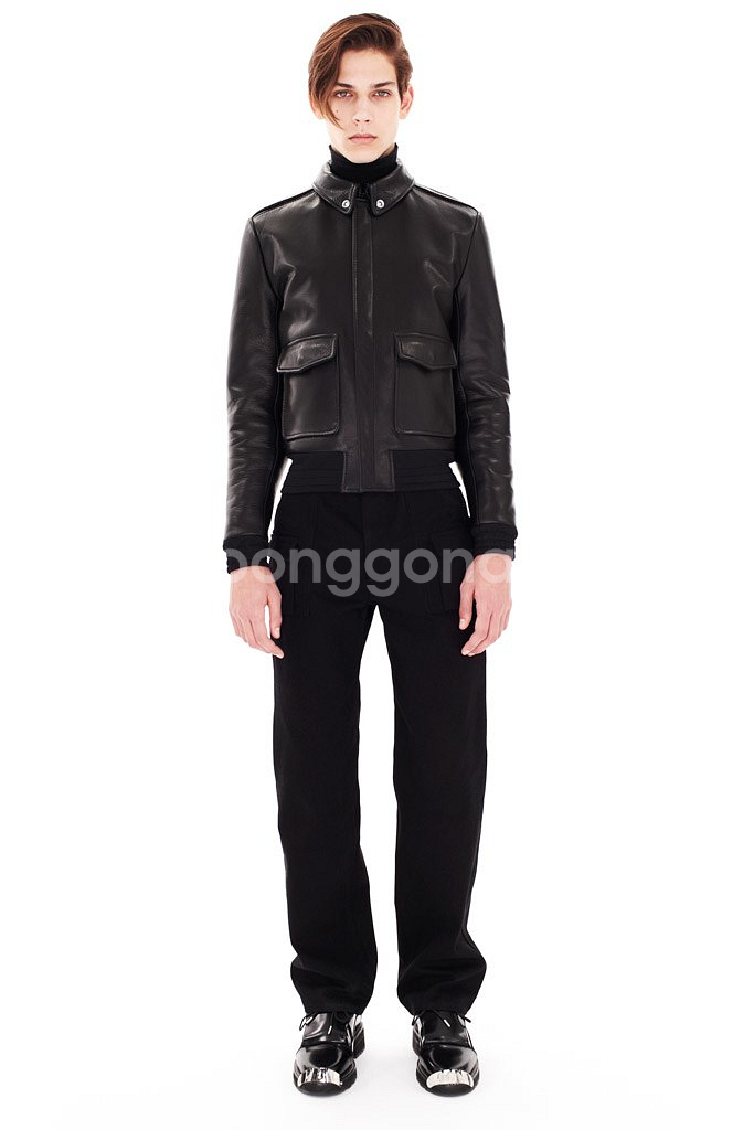 발렌시아가 런웨이 화이트 가죽 봄버 자켓--4