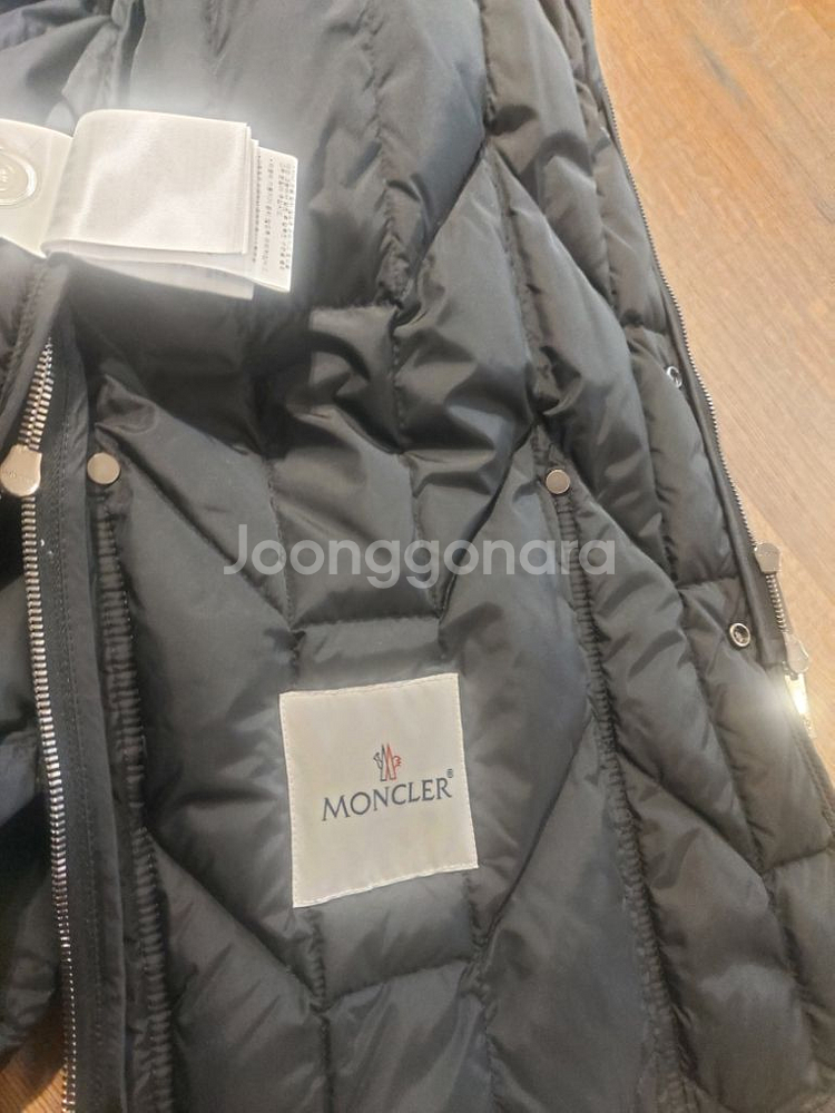 몽클레어 모로 퀄팅 블랙라벨 남여공용--4