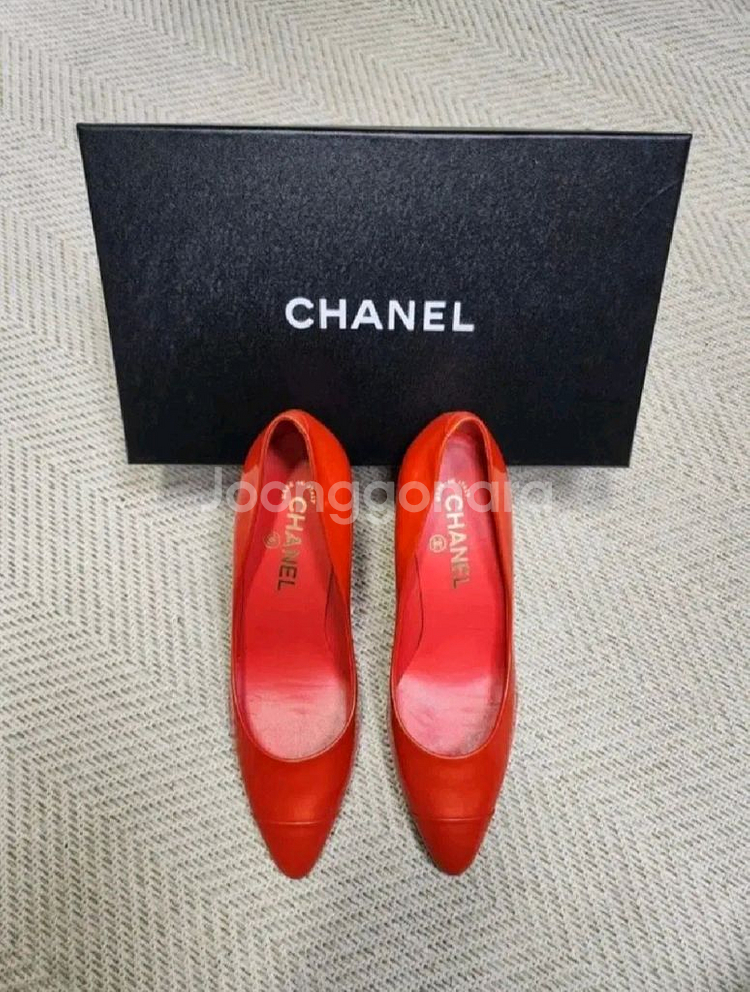 (정품) 샤넬 오렌지 페이던트 금장로고 펌프스 힐--1