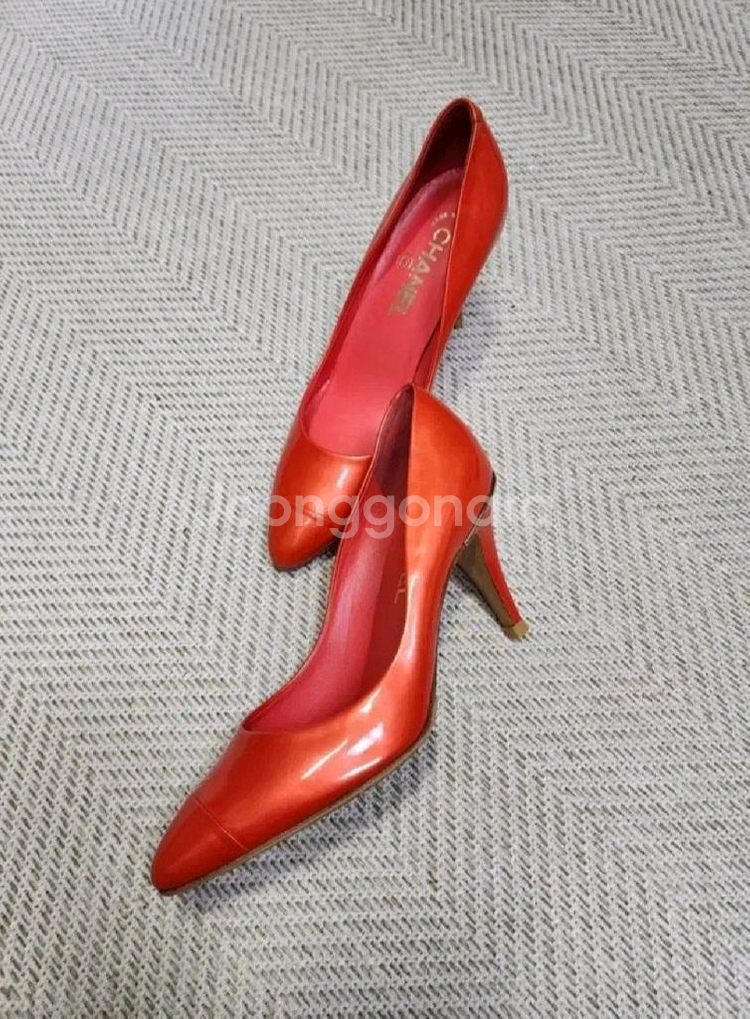 (정품) 샤넬 오렌지 페이던트 금장로고 펌프스 힐--2
