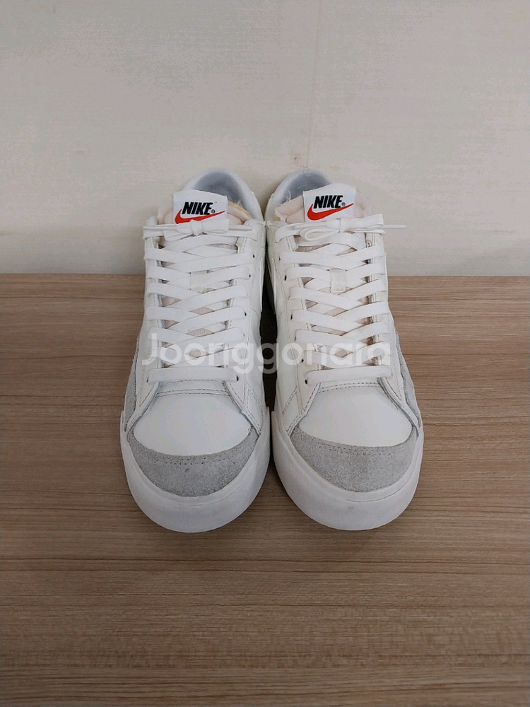 여성 나이키 블레이저 로우 플랫폼 화이트 운동화(255--0