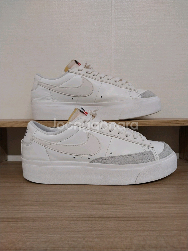 여성 나이키 블레이저 로우 플랫폼 화이트 운동화(255--4