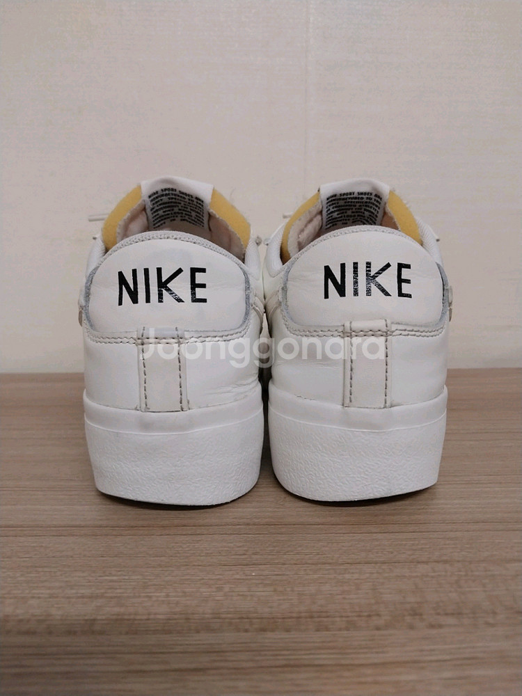 여성 나이키 블레이저 로우 플랫폼 화이트 운동화(255--5