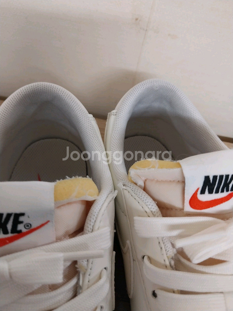 여성 나이키 블레이저 로우 플랫폼 화이트 운동화(255--6