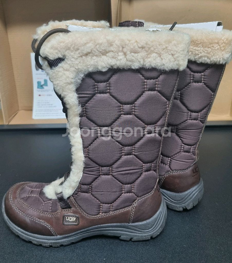 UGG 패딩부츠 capstone US6 230사이즈--4