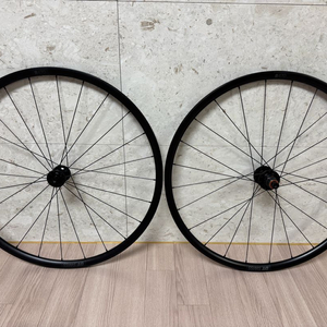 DT SWISS R470 12단 디스크 휠셋 팝니다.