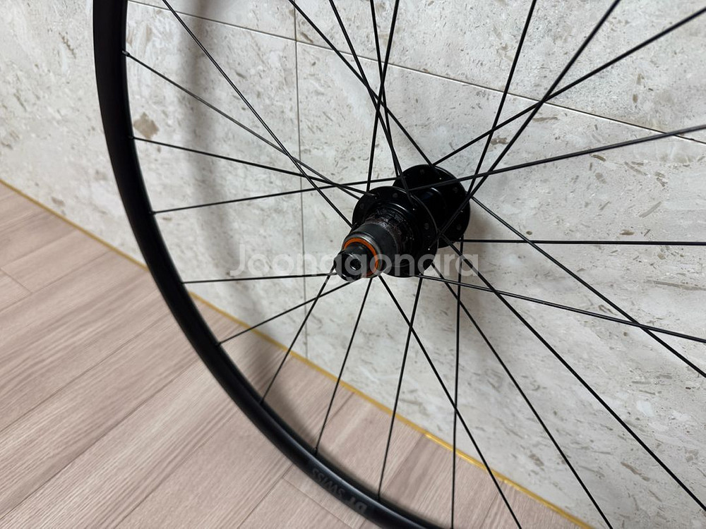 DT SWISS R470 12단 디스크 휠셋 팝니다.--2