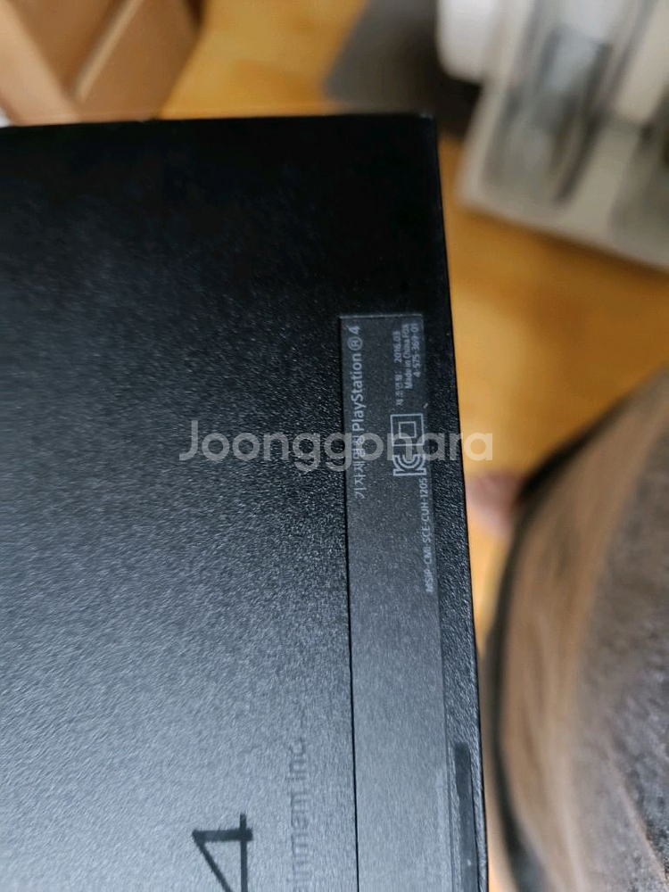 PS4 본체 + 컨트롤러--5