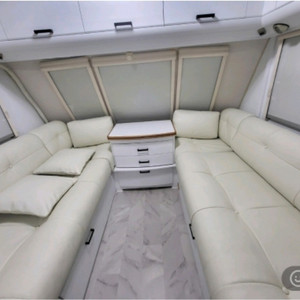 Lunar Clubman530-4 캠핑카라반