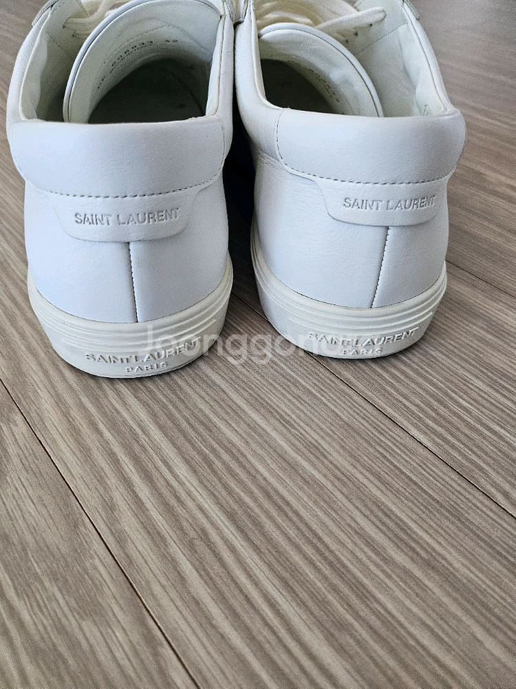 생로랑 화이트 레더 스니커즈 사이즈 42 판매합니다.--3