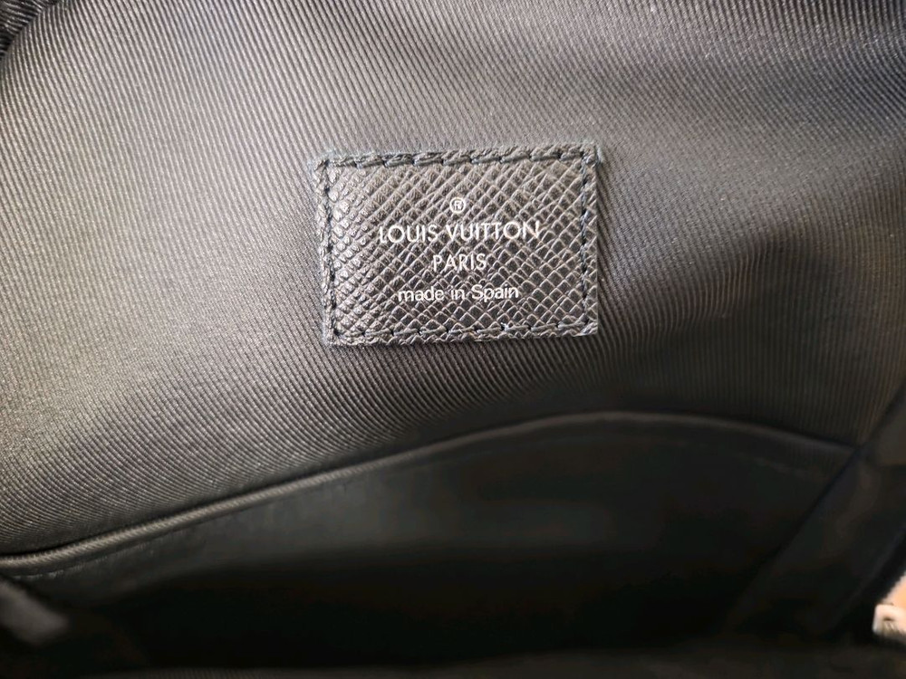 루이비통 타이가 에비뉴 슬링백(M30443) 정품--4