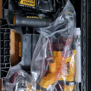 디월트 DCH263P1 로터리해머드릴 (거의 새상품)