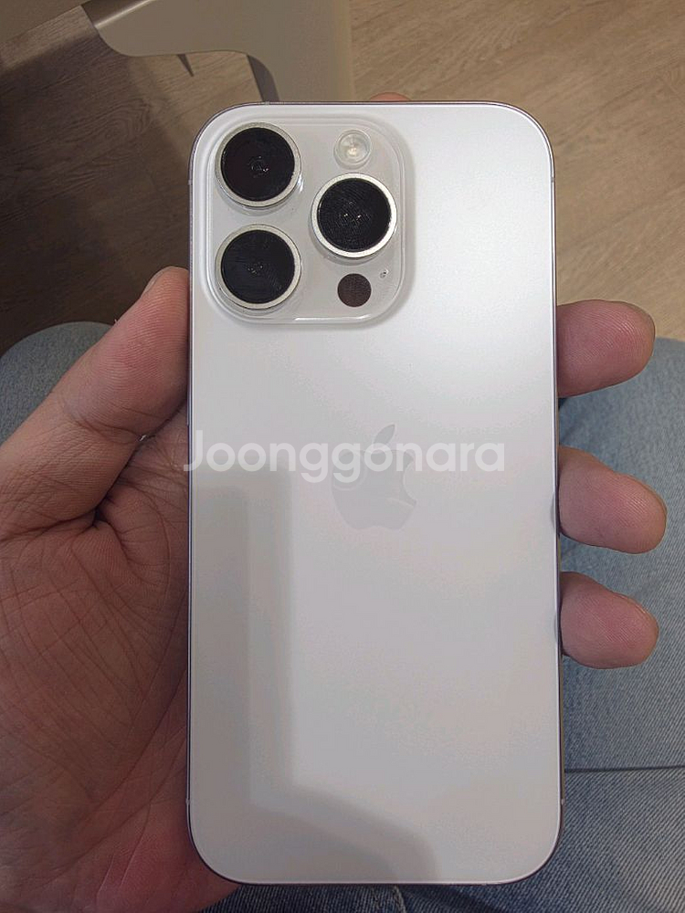 아이폰16프로 256GB 화이트 모델이에요--0