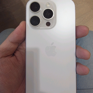 아이폰16프로 256GB 화이트 모델이에요