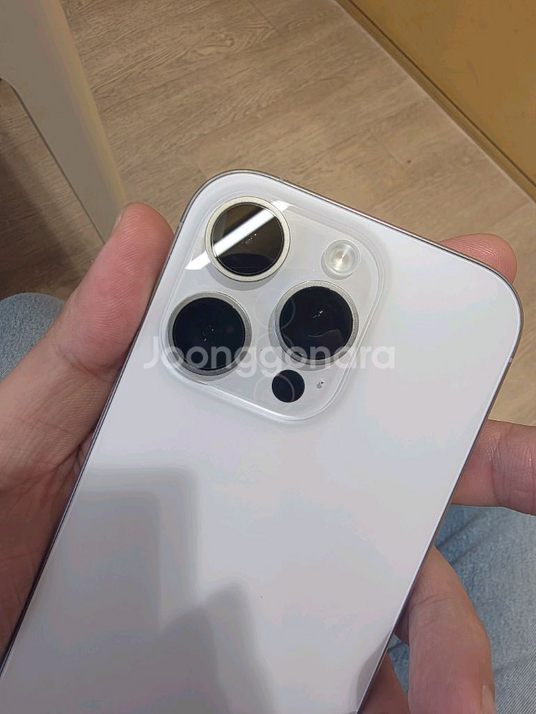 아이폰16프로 256GB 화이트 모델이에요--6