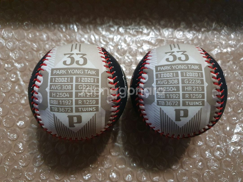 KBO 엘지트윈스 박용택 통산 기록 기념구 포토볼--2