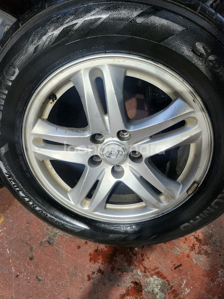 싼타페 순정 휠타이어. 235 60 17--6