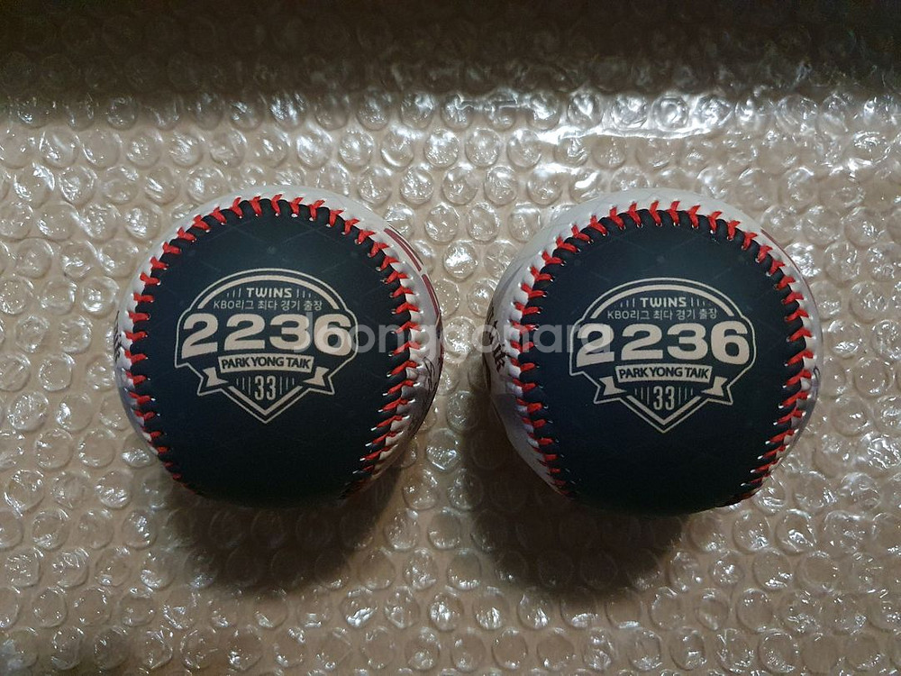 KBO 엘지트윈스 박용택 최다경기 출장 기념구 포토볼--1