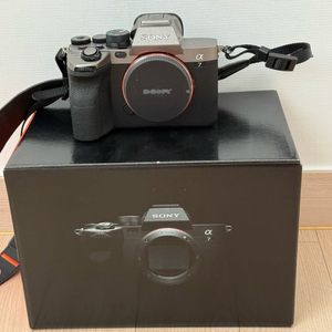 소니 A7M4,삼양 85mm,탐론 28-200 일괄판매