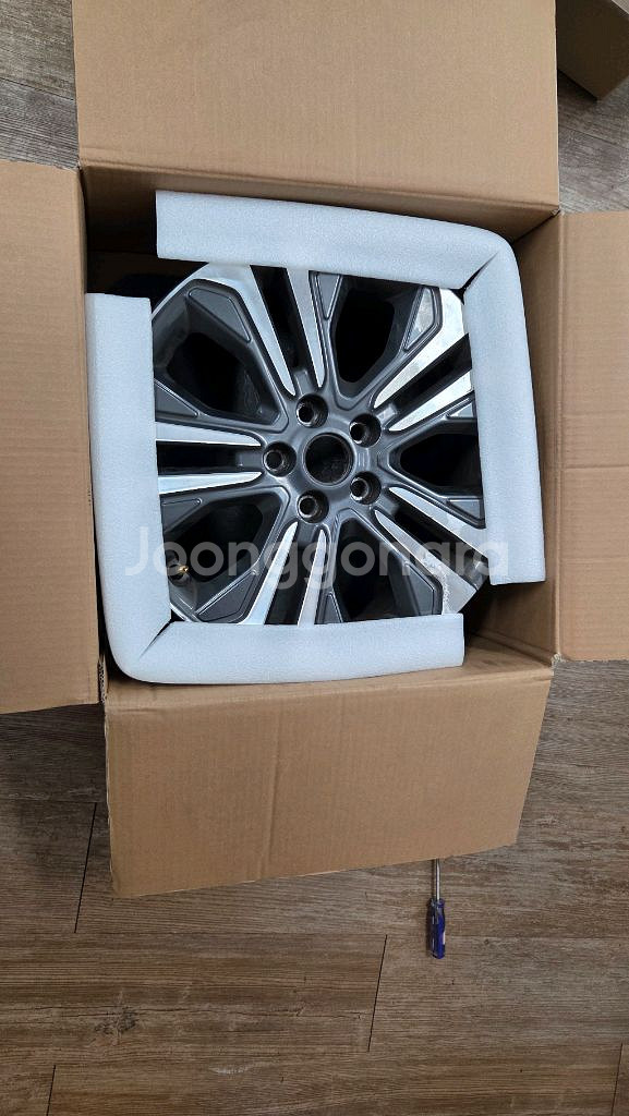 더뉴 카니발 18인치 휠 1개--2