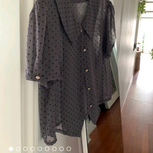 비애브선트마인디드 도트블라우스-그레이