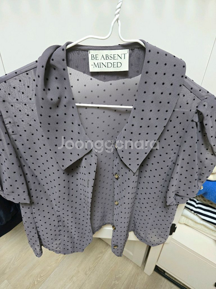 비애브선트마인디드 도트블라우스-그레이--1