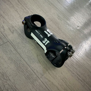 피팅용 스템 두 점 3T 메리다