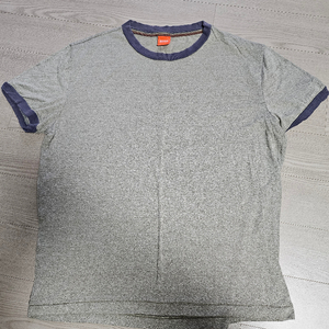 Hugo Boss 휴고보스 남성 반팔 티셔츠입