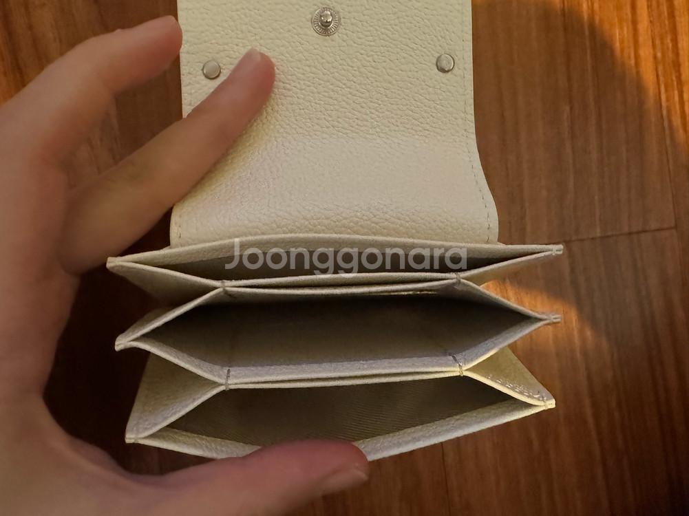 마뗑킴 아코디언 지갑 화이트--4