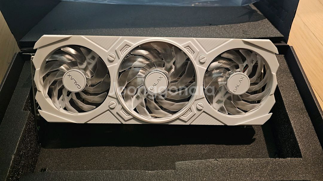 갤럭시 rtx4070 super 3팬--4