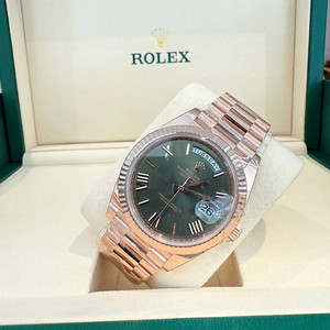 롤렉스 데이데이트 40MM 로골금통 올리브그린 로만