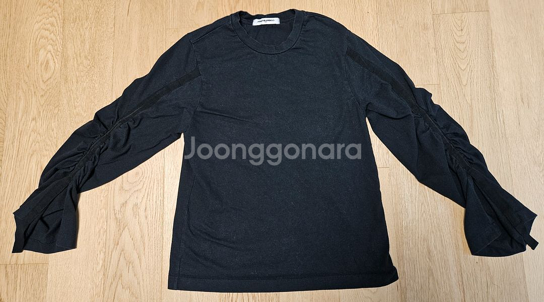 제평 유명한 핑크 플라밍고 소매 셔링 블랙 티셔츠--3