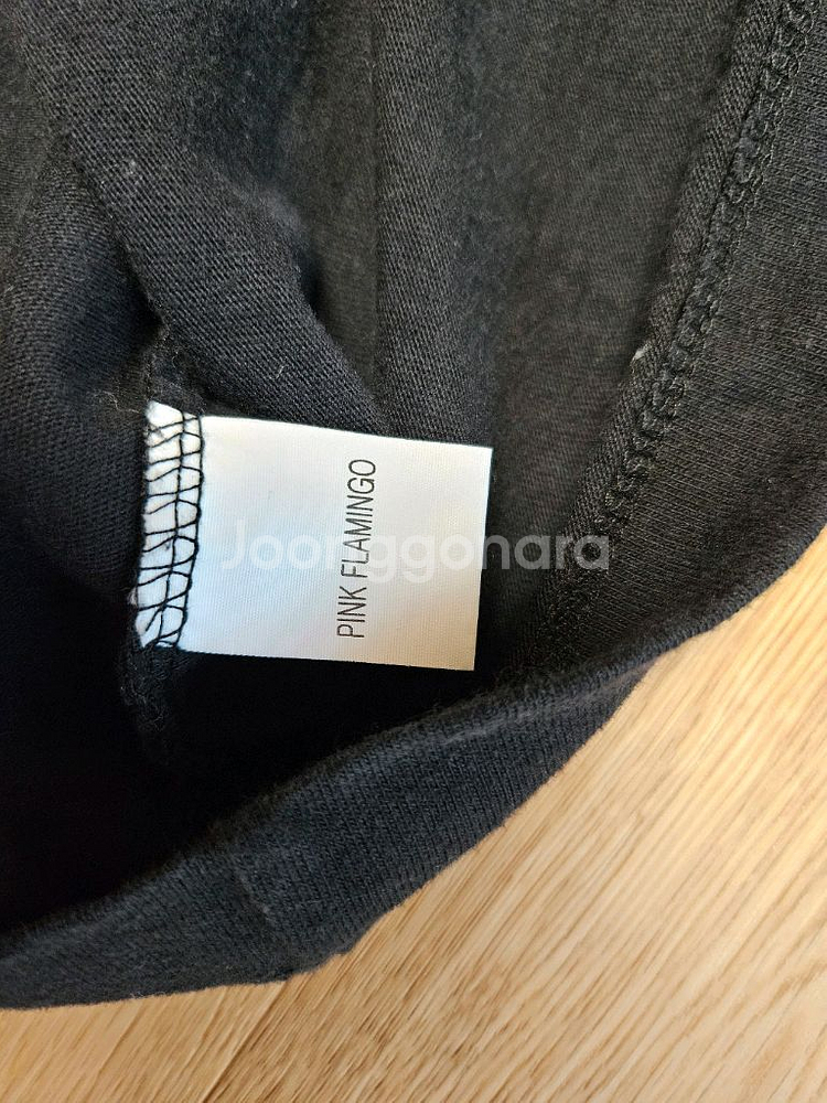 제평 유명한 핑크 플라밍고 소매 셔링 블랙 티셔츠--6