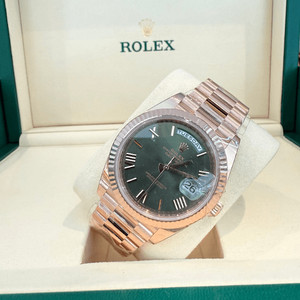 [미개봉]롤렉스 데이데이트40 올리브그린 로만