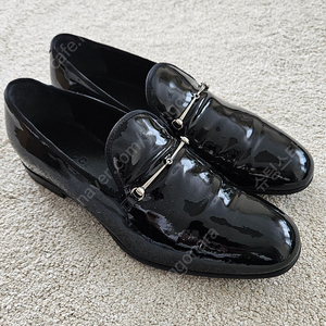 구찌 블랙 페이턴트 로퍼 6사이즈 국내 255mm