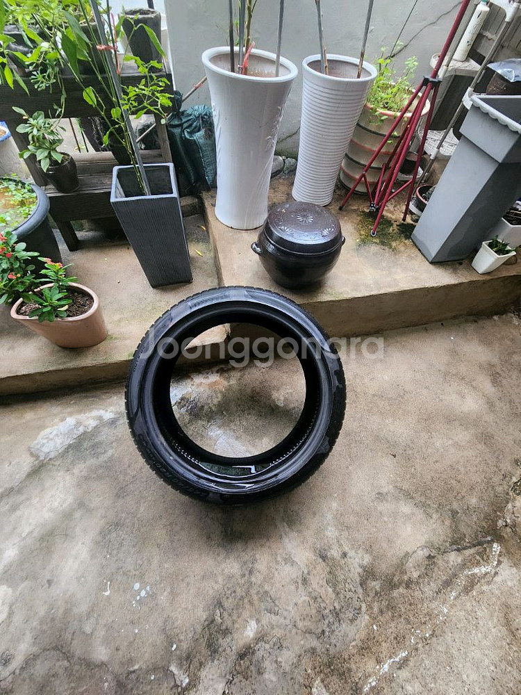 245-40-20 타이어 팝니다 신품급--0