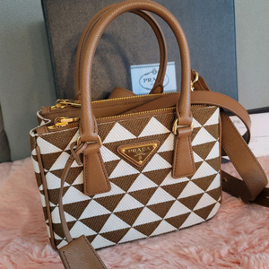 프라다 갤러리백