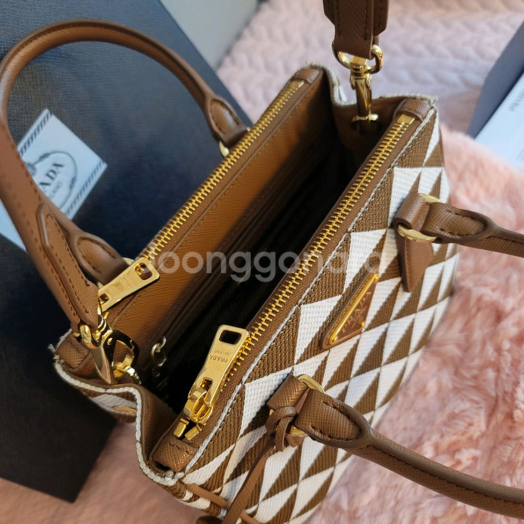 프라다 갤러리백--2